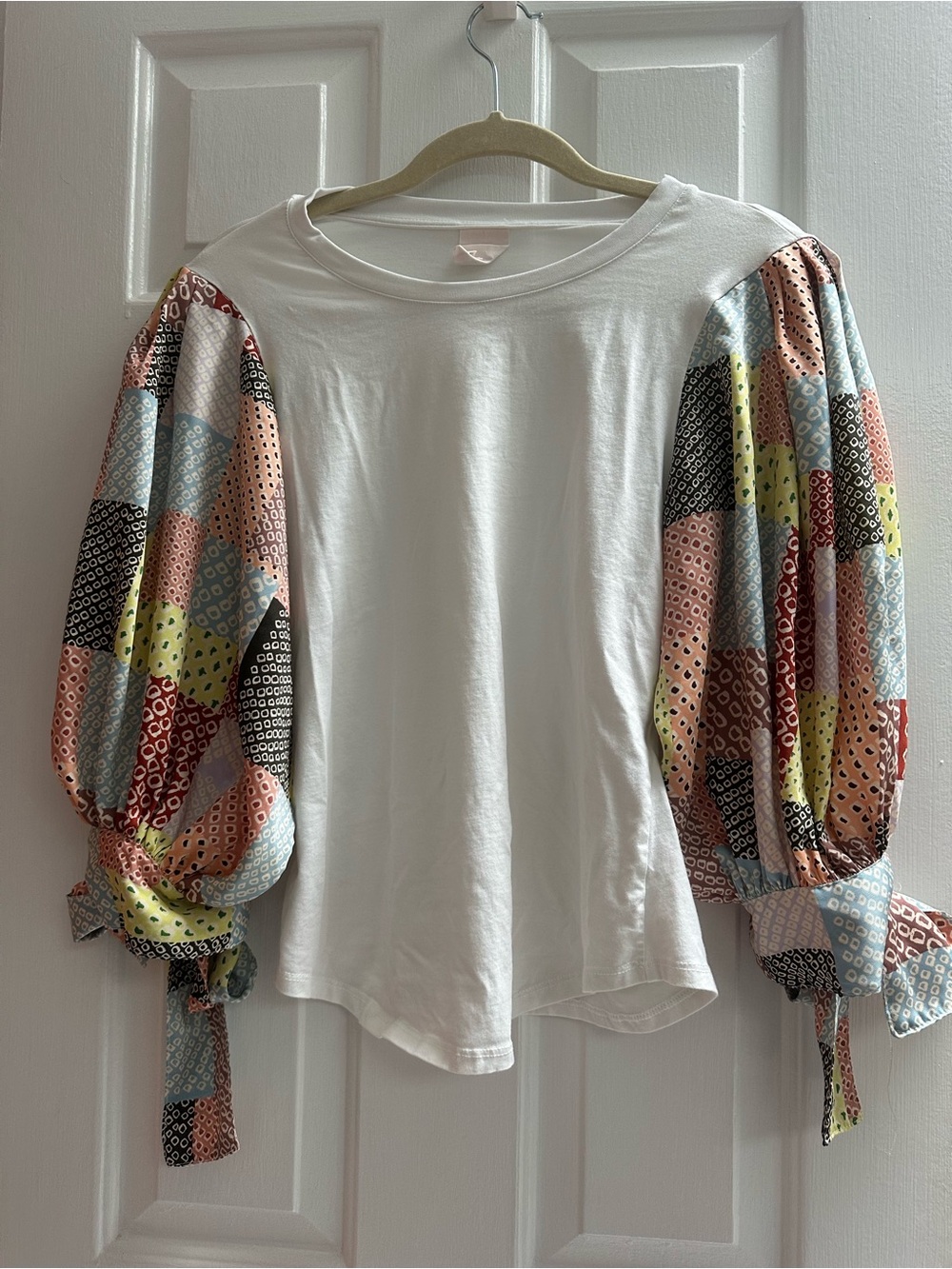 Cinq a’ Sept size small White Top with Multicolor Patchwork Puff Sleeves